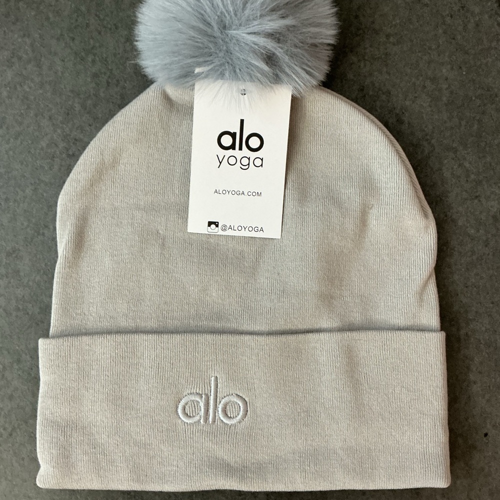 Alo Yoga Gray women’s Beanie with Pom